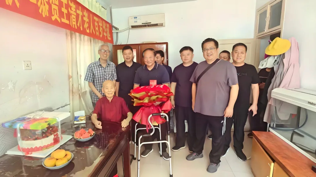 省檢察院為百歲離休干部王清才祝賀生日